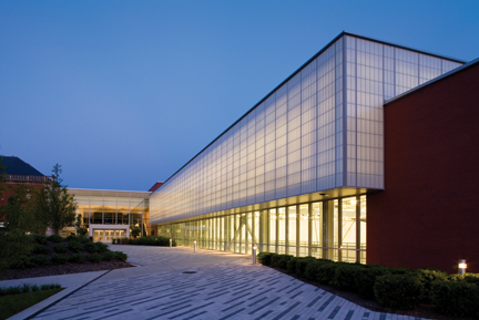 艾德菲大学